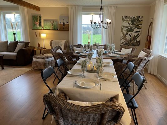 12 sittplatser med extra bord och stolar