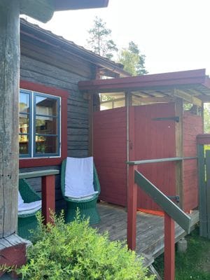 Timrad stuga på hyresvärdens tomt - Bild 13