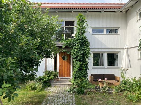 Trevåningshus vid Skurusundet