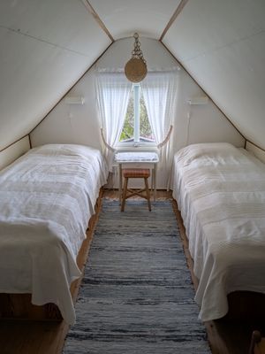 Våning 2, söderut har 2 sängar
