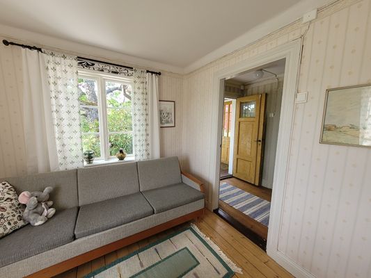 Charmig lägenhet i äldre stil på hästgård - Bild 8