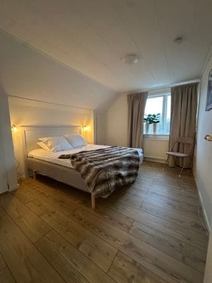 Naturnära boende nära Isaberg med sjö & roddbåt - Bild 3