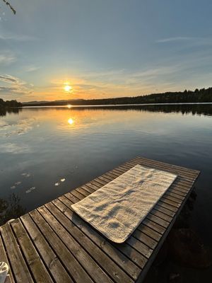 Yoga på den egna bryggan