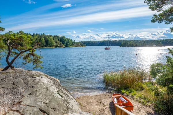 Nybyggt skärgårdshus, privat brygga och sandstrand - Bild 48