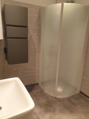 Två moderna stugor med havsutsikt – 18 bäddar - Bild 26