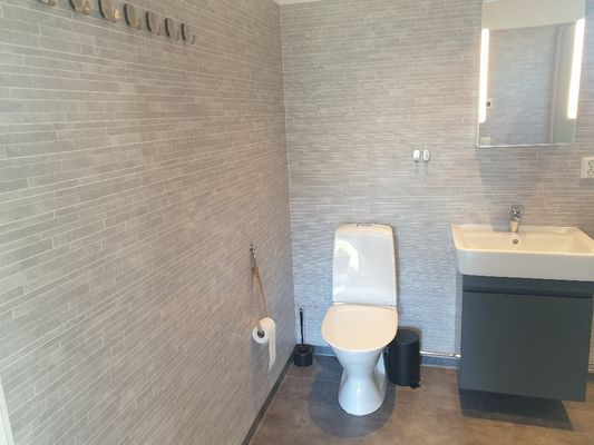 Två moderna stugor med havsutsikt – 18 bäddar - Bild 27