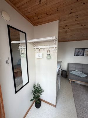 Mysig stuga med toppläge vid Skrea strand - Bild 2