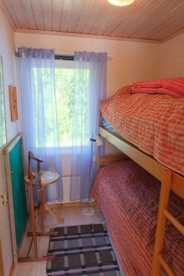 Sovrum 2 lilla huset (80x200 cm)