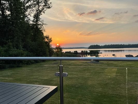 Nybyggd sjöstuga med fantastisk utsikt - Bild 9