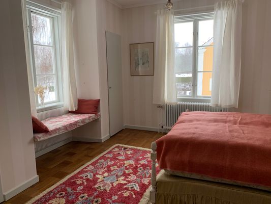 Herrgårdsflygel i blomsterpark (ca 14 pers) - Bild 7