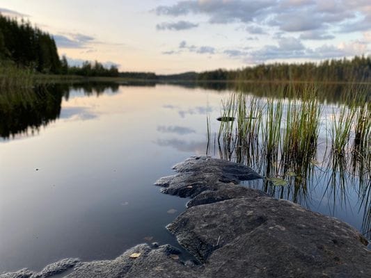 Utsikt från stenhällen - som är del av Din/Er privata strand.