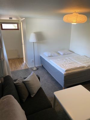 Garagedelen - En 160 säng + en bäddsoffa som kan bli en 140 säng.