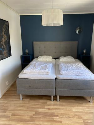 Rum 1, med ställbara sängar. Mått 180cm