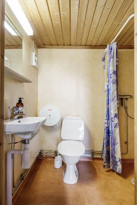 Rum 21 – egen ingång och terrass vid vattnet - Bild 3