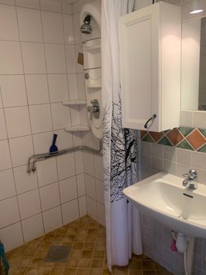Mysigt litet hus med sjöutsikt - Bild 6