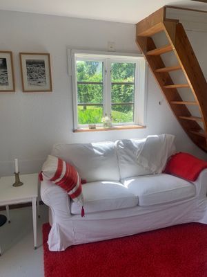 Mysigt litet hus med sjöutsikt - Bild 3
