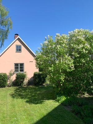 Mysigt litet hus med sjöutsikt