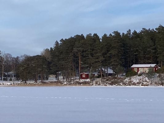Strandstuga direkt vid sjökanten - Bild 29