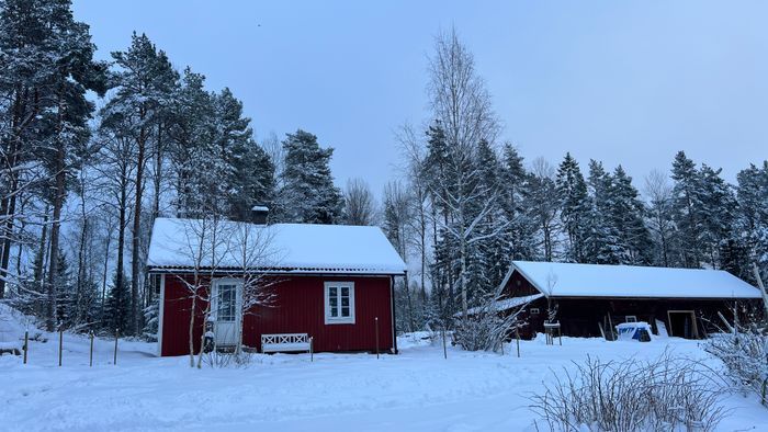Mysig timmerstuga med kamin i södra Värmland - Bild 28