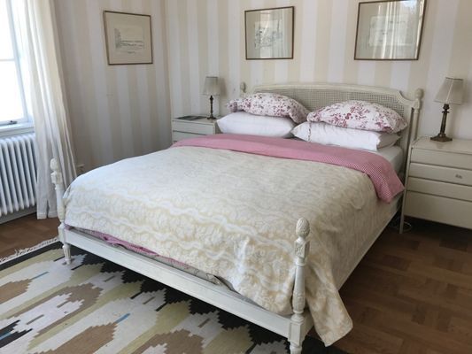 Sovrum 2: en 150 cm bred säng