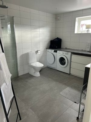 Modernt fritidshus med pool, centralt Köpingsvik. - Bild 8