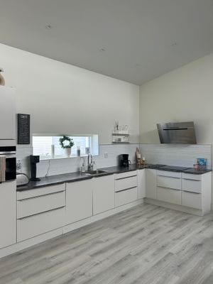 Modernt fritidshus med pool, centralt Köpingsvik. - Bild 6