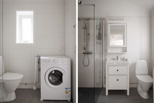 Modernt badrum med tvättmaskin.
