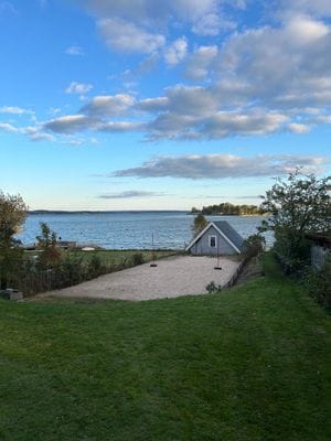 Fridfullt boende med strandtomt - Bild 18