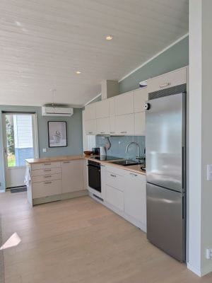 Arkitektritad stuga med havsutsikt nära Grebbestad - Bild 14