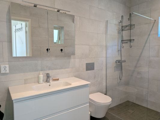 Badrum i huvudhuset
