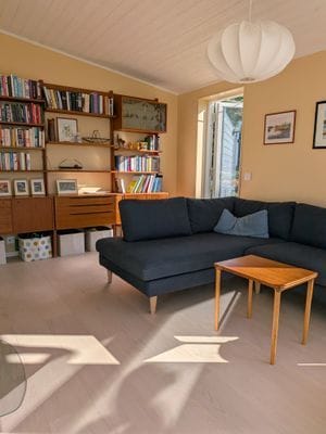 Arkitektritad stuga med havsutsikt nära Grebbestad - Bild 4
