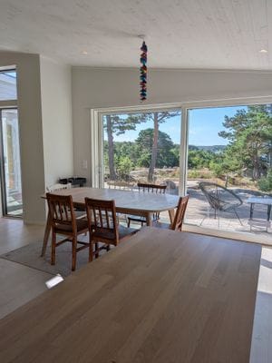 Arkitektritad stuga med havsutsikt nära Grebbestad - Bild 15
