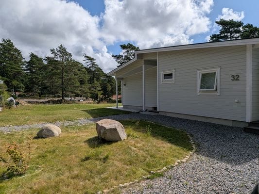 Arkitektritad stuga med havsutsikt nära Grebbestad - Bild 10