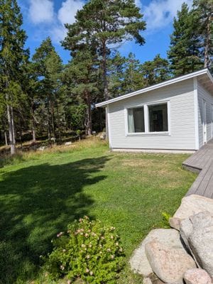 Arkitektritad stuga med havsutsikt nära Grebbestad - Bild 23