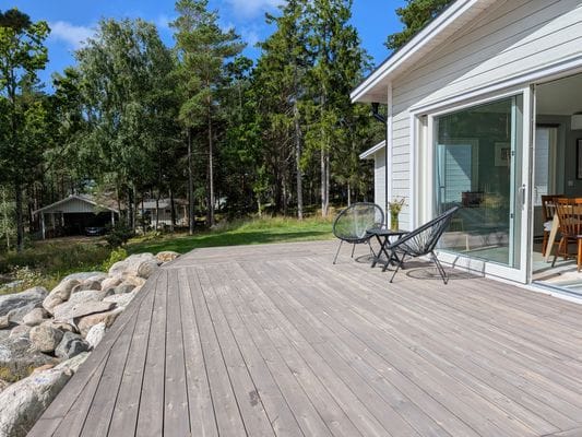 Arkitektritad stuga med havsutsikt nära Grebbestad - Bild 8