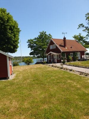 Sjötomt egen brygga sjöutsikt från alla rum
