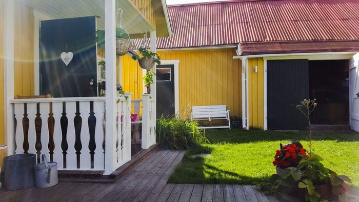 Stugan och ladan.
