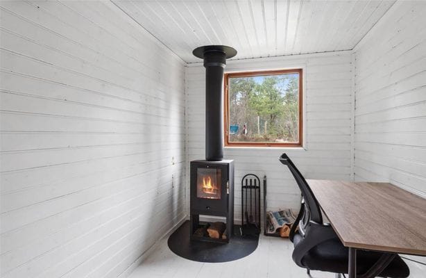 Kamin och arbetsställe i gästhus