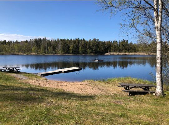 Sjönära stuga i toppskick på Vätö - Bild 16