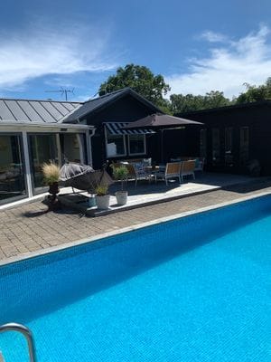 Familjevilla med uppvärmd pool & bastu nära havet - Bild 22
