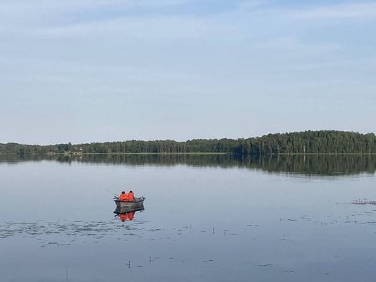 Sjönära stuga i herrgårdsmiljö med egen brygga - Bild 21