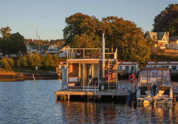 Lyxig husbåt med bastu, takterrass och havsaccess