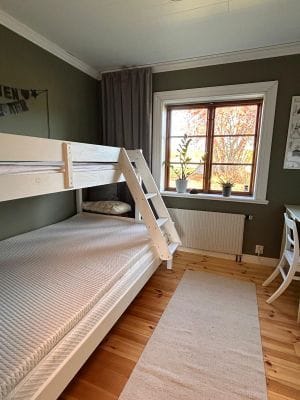 Timmerhus vid sjön - Bild 9