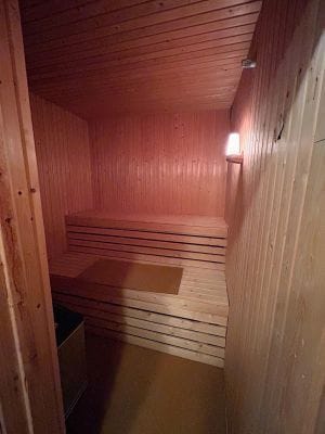 Timmerhus vid sjön - Bild 8