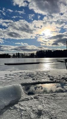 Timmerhus vid sjön - Bild 4