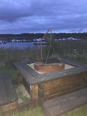 Grillplats nere vid vattnet