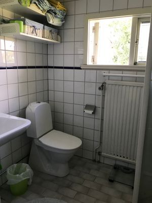 Charmigt gammalt sommarhus med trädgård i Torekov - Bild 6