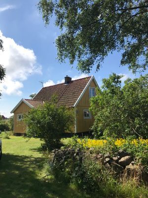 Charmigt gammalt sommarhus med trädgård i Torekov - Bild 12