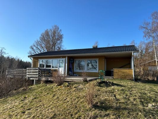 Typical Swedish cottage with stuga overlook a lake - Bild 4
