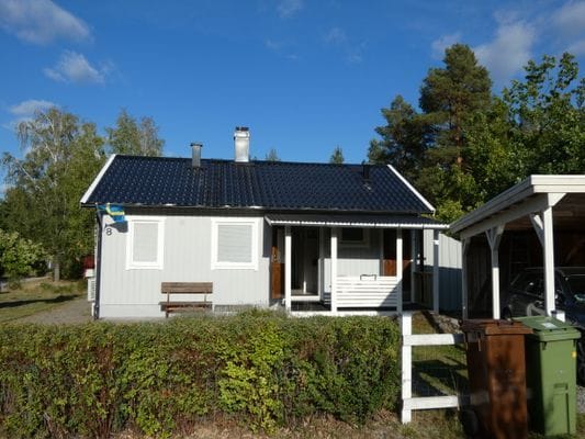 Nyrenoverad stuga i Saleboda med utsikt över sjön